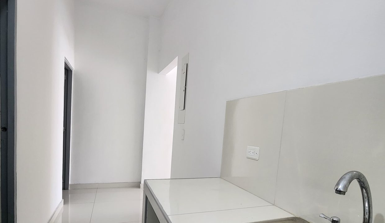 2749F9.jpg