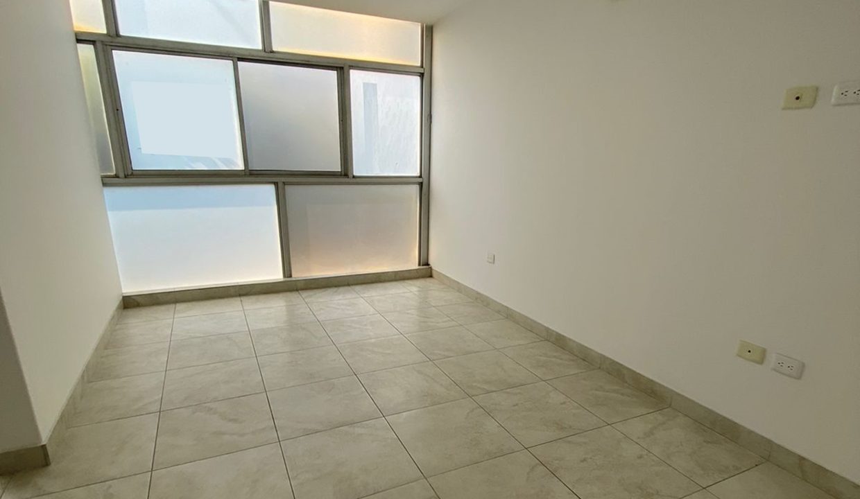 3927F3.jpg