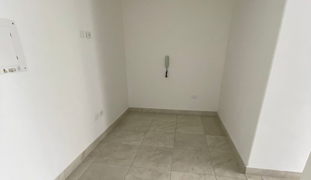3927F8.jpg