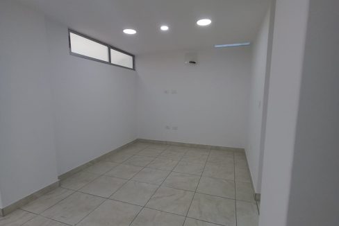 3928F3.jpg