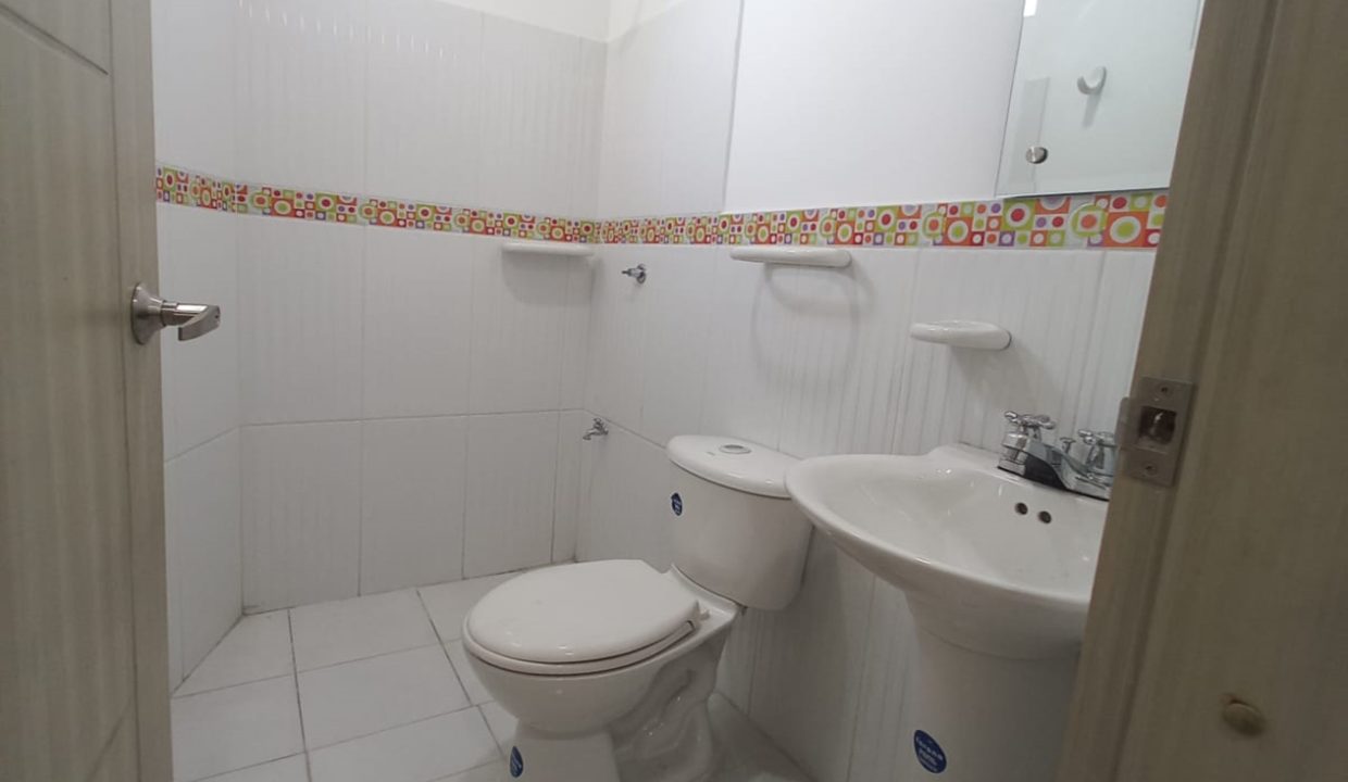 3928F4.jpg