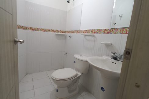 3928F4.jpg