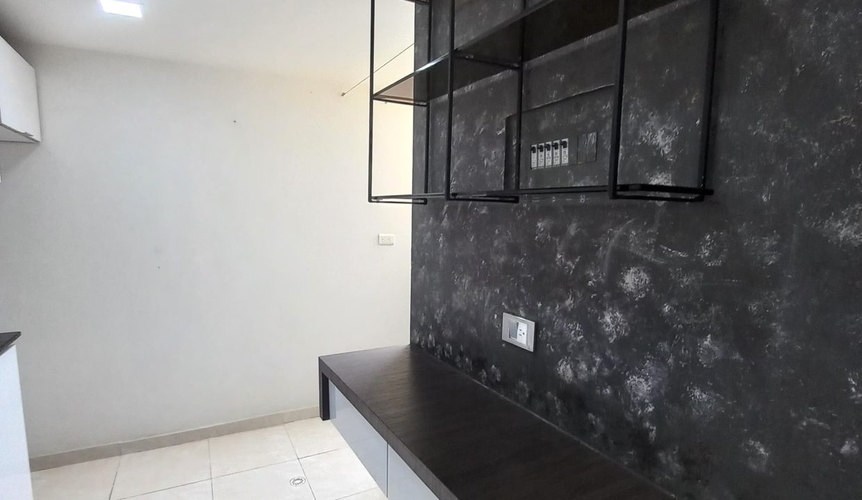 V3937F5.jpg