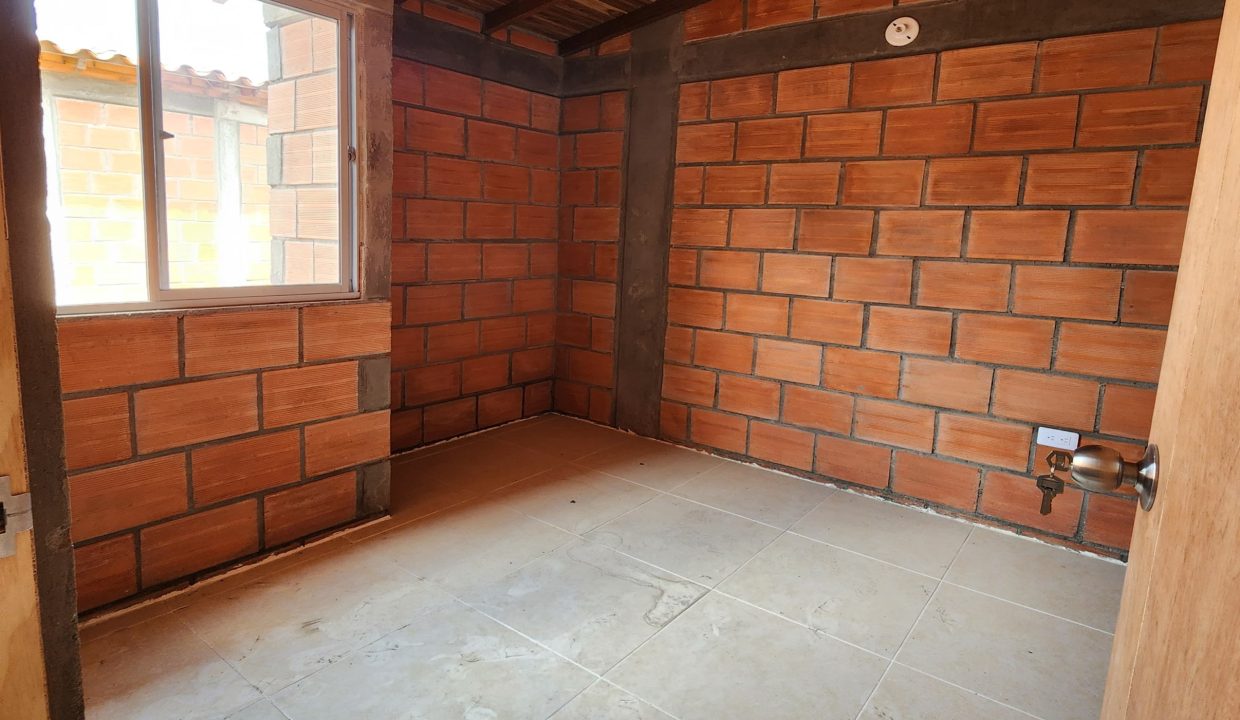 V3938F10.jpg