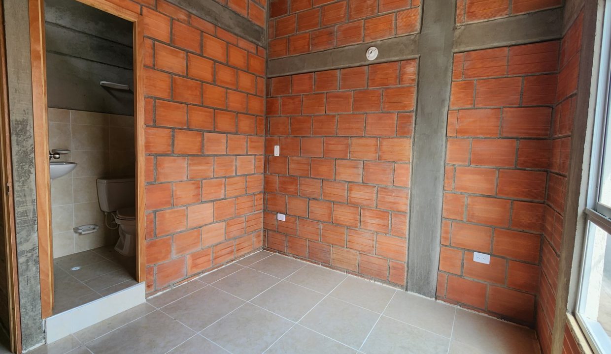V3938F13.jpg