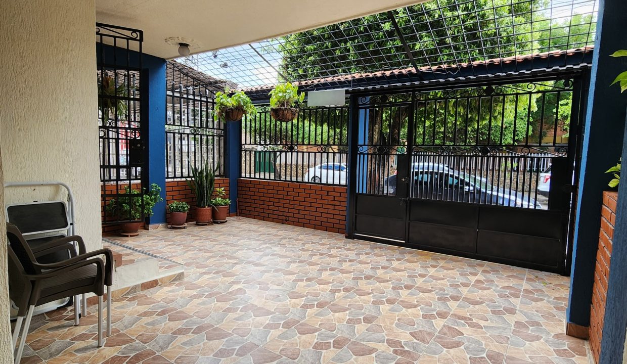 V3955F1.jpg