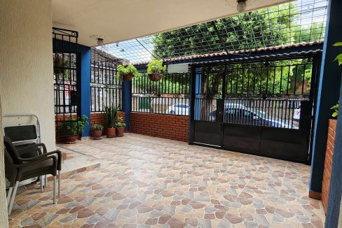 V3955F1.jpg