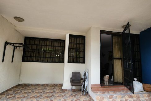V3955F2.jpg