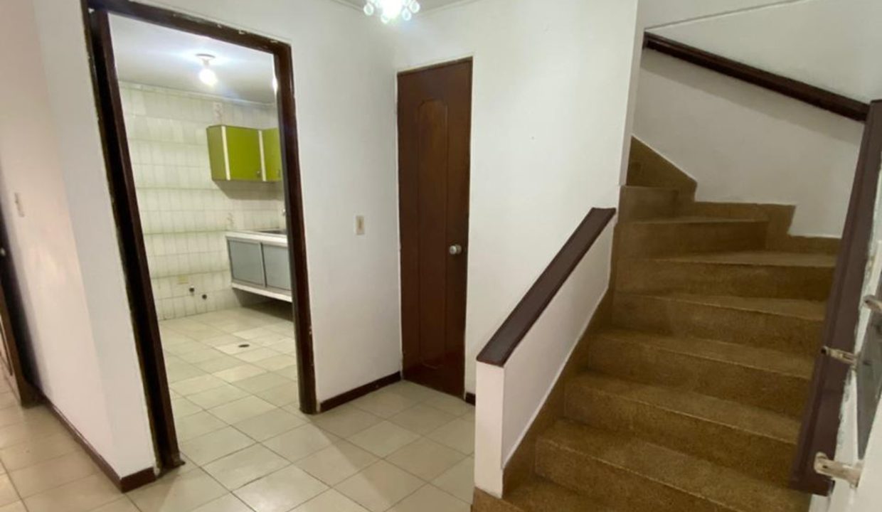3961F4.jpg