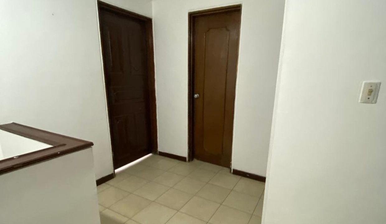 3961F8.jpg