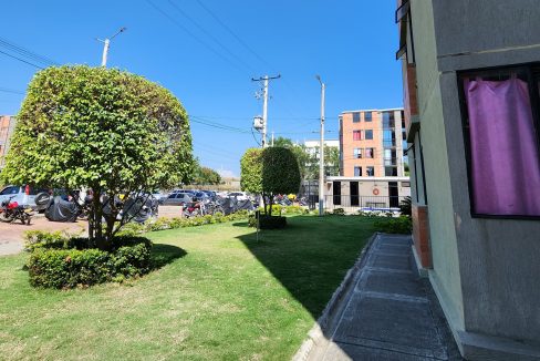 V3907F1.jpg