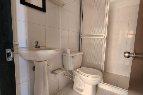 V3907F8.jpg