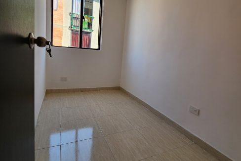 V3907F9.jpg