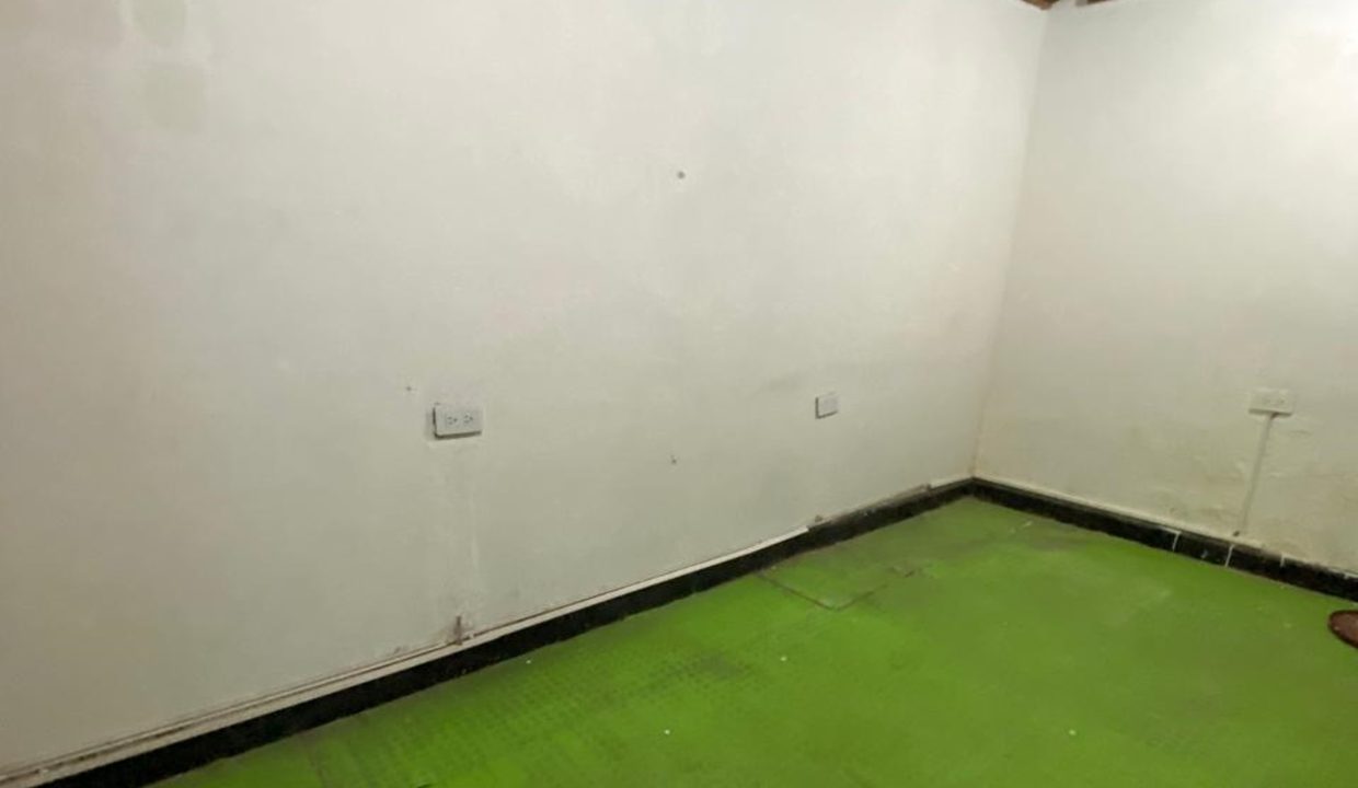 3974F3.jpg