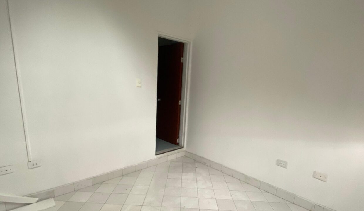4014F4.jpg