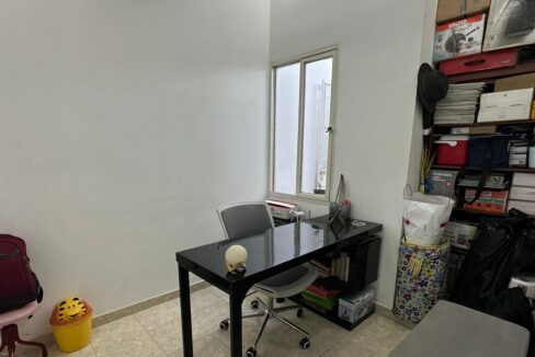 V001065F6.jpg