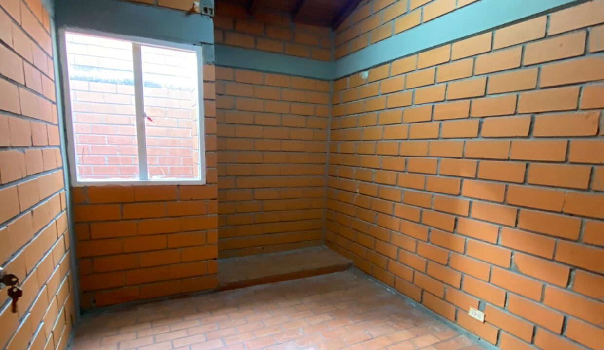 V4010F10.jpg