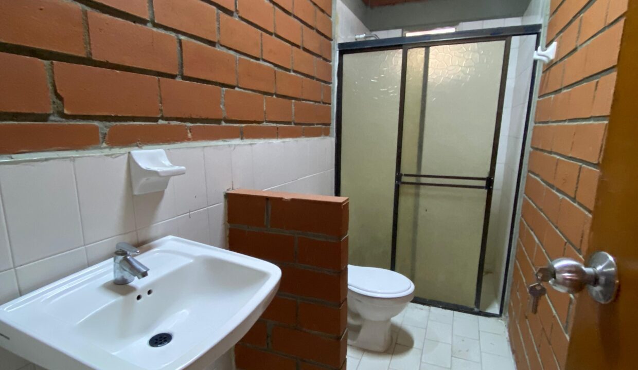 V4010F6.jpg