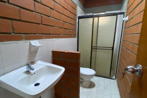 V4010F6.jpg