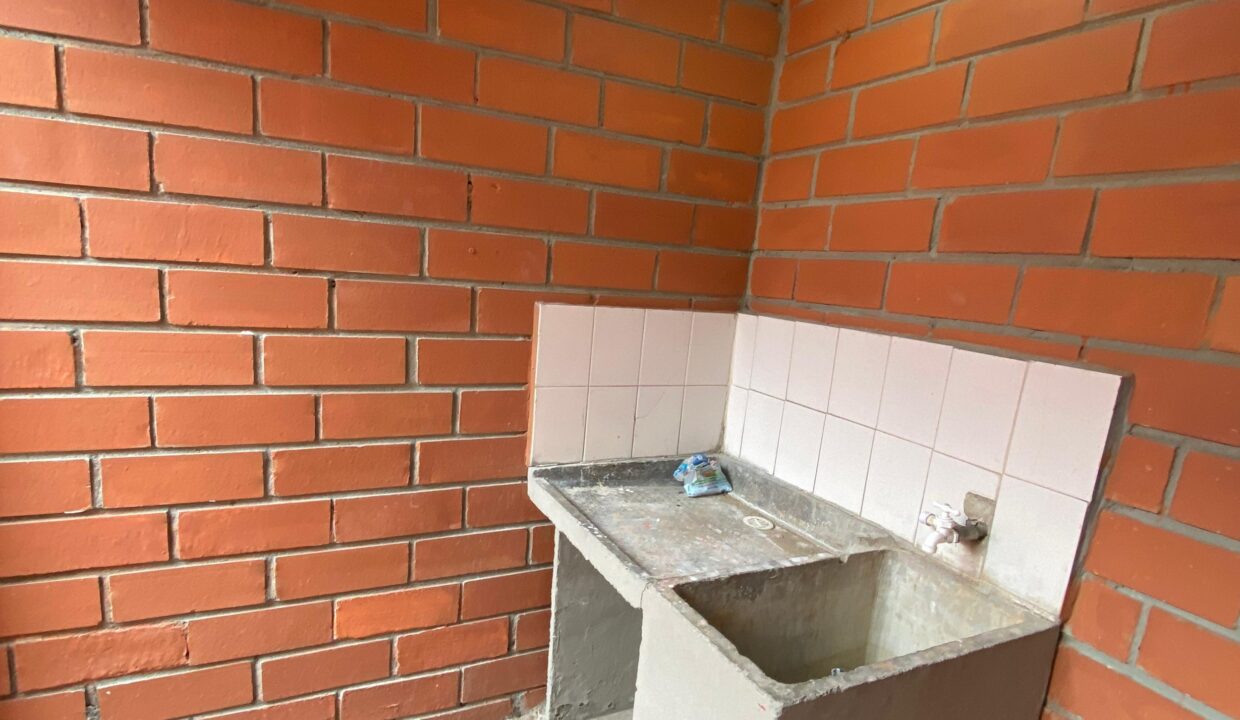 V4010F7.jpg