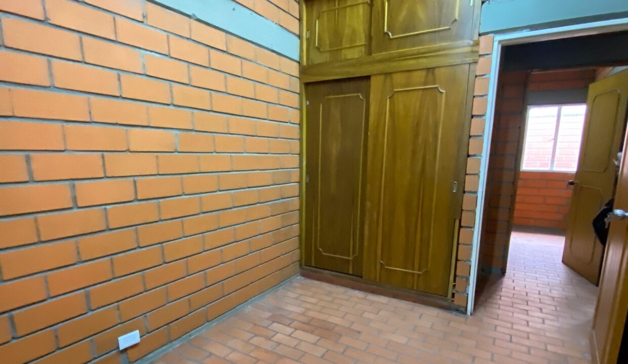 V4010F8.jpg