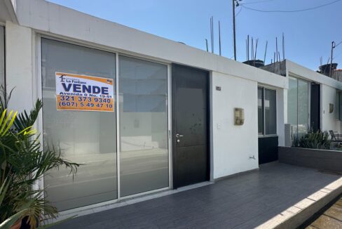 V4023.jpg