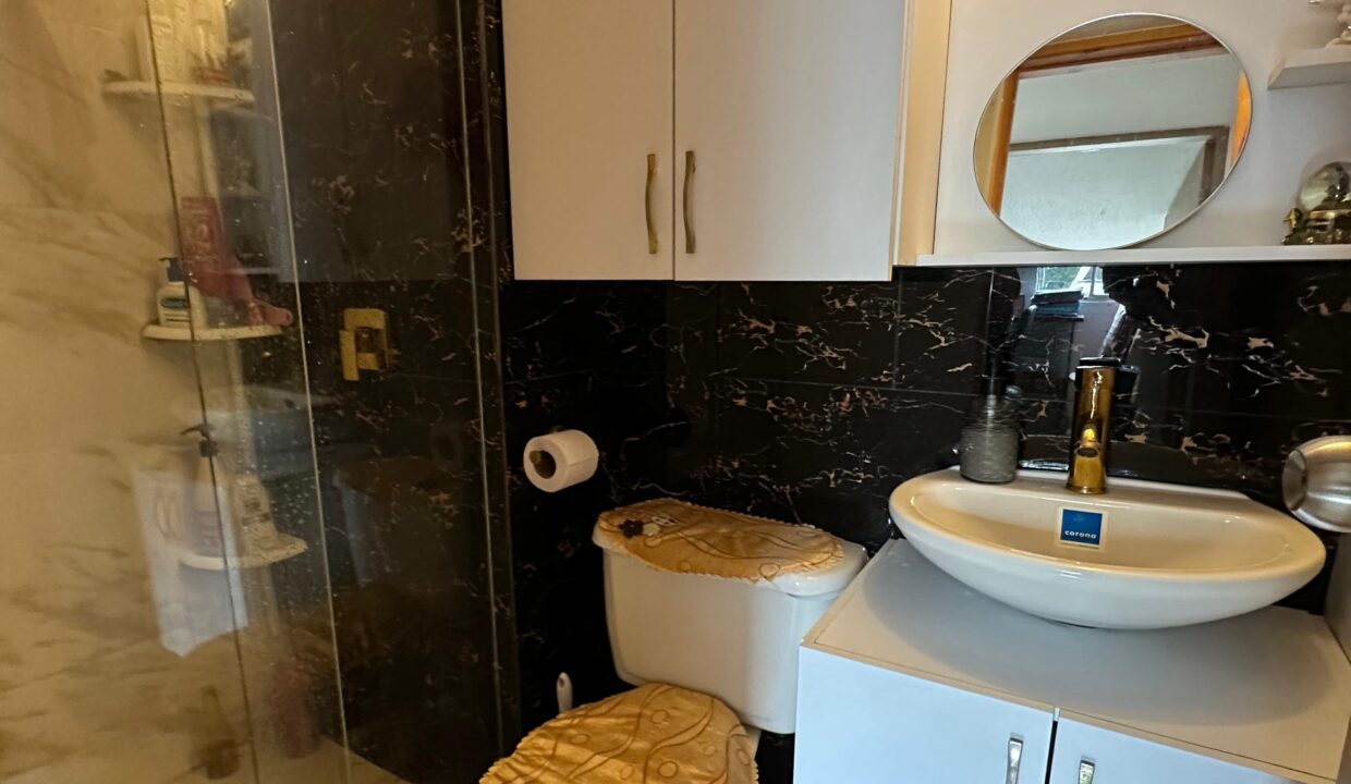 V4025F6.jpg
