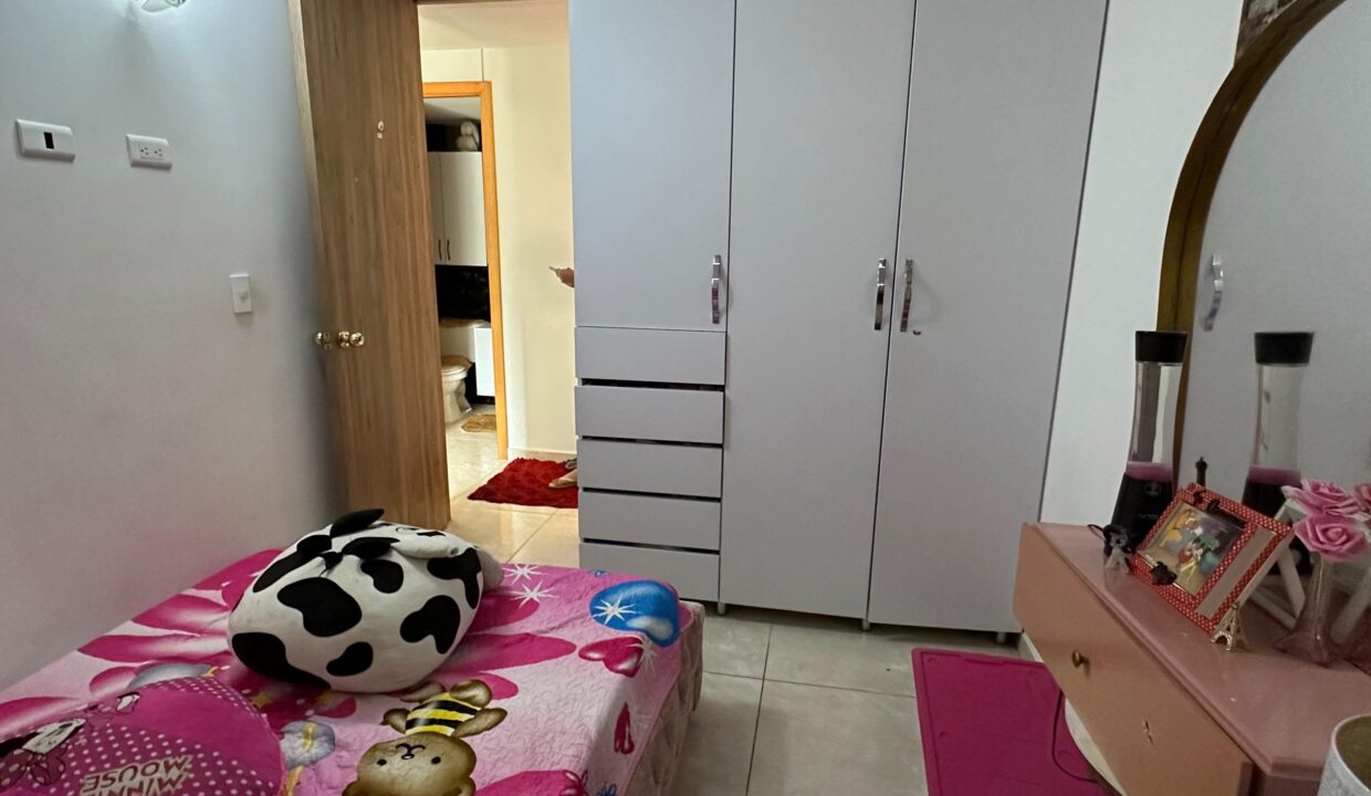 V4025F7.jpg