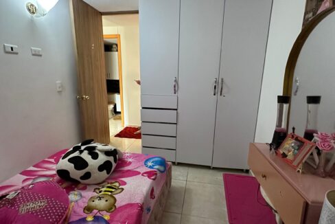 V4025F7.jpg