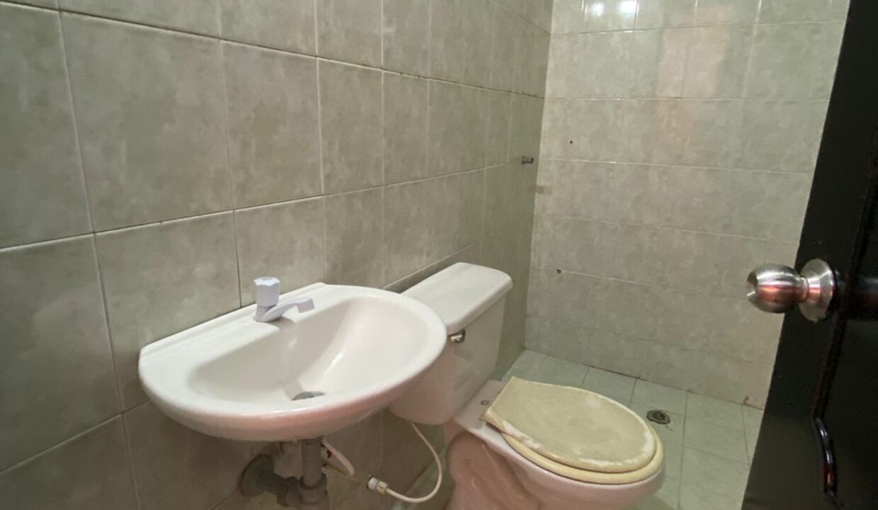 002084F7.jpg