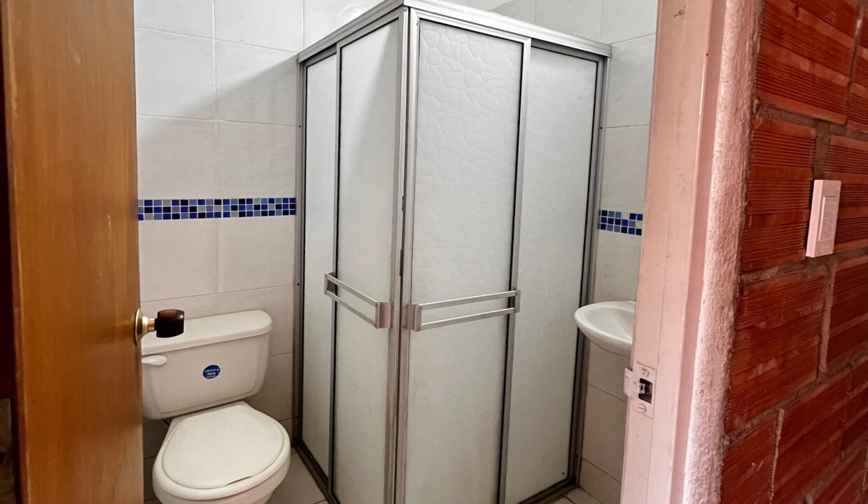 3945F10.jpg