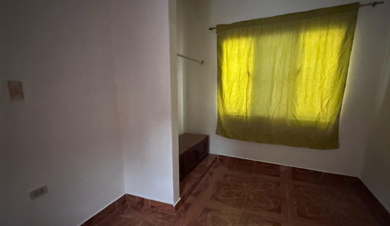 4053F11.jpg