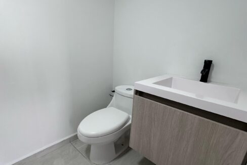4054F11.jpg