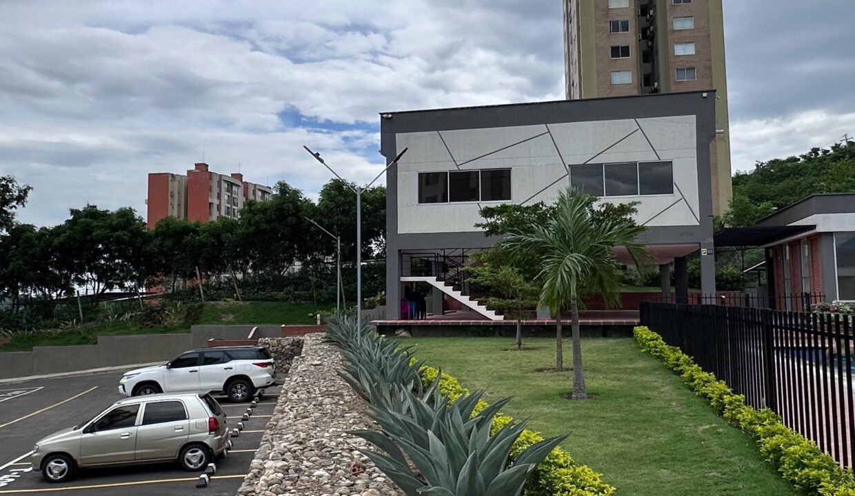 4055F10.jpg