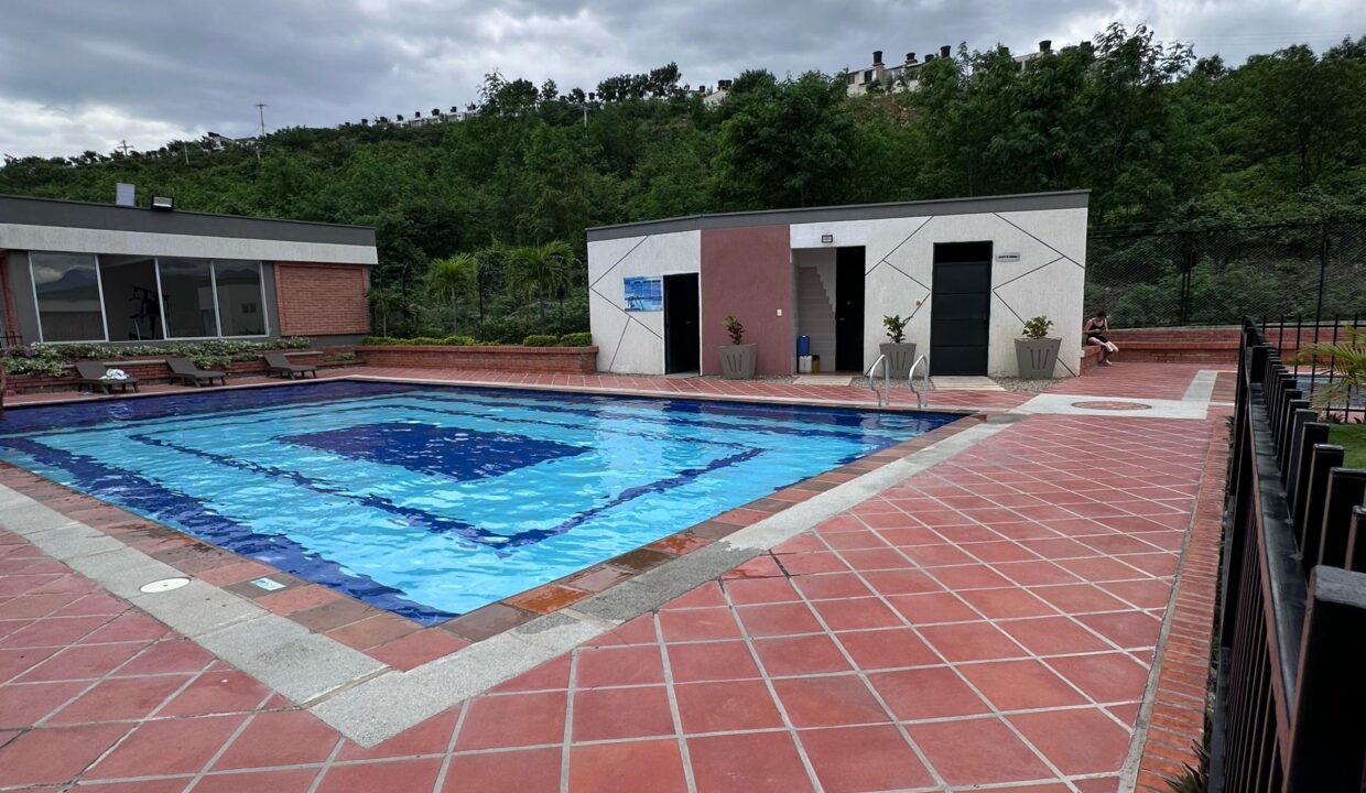 4055F11.jpg