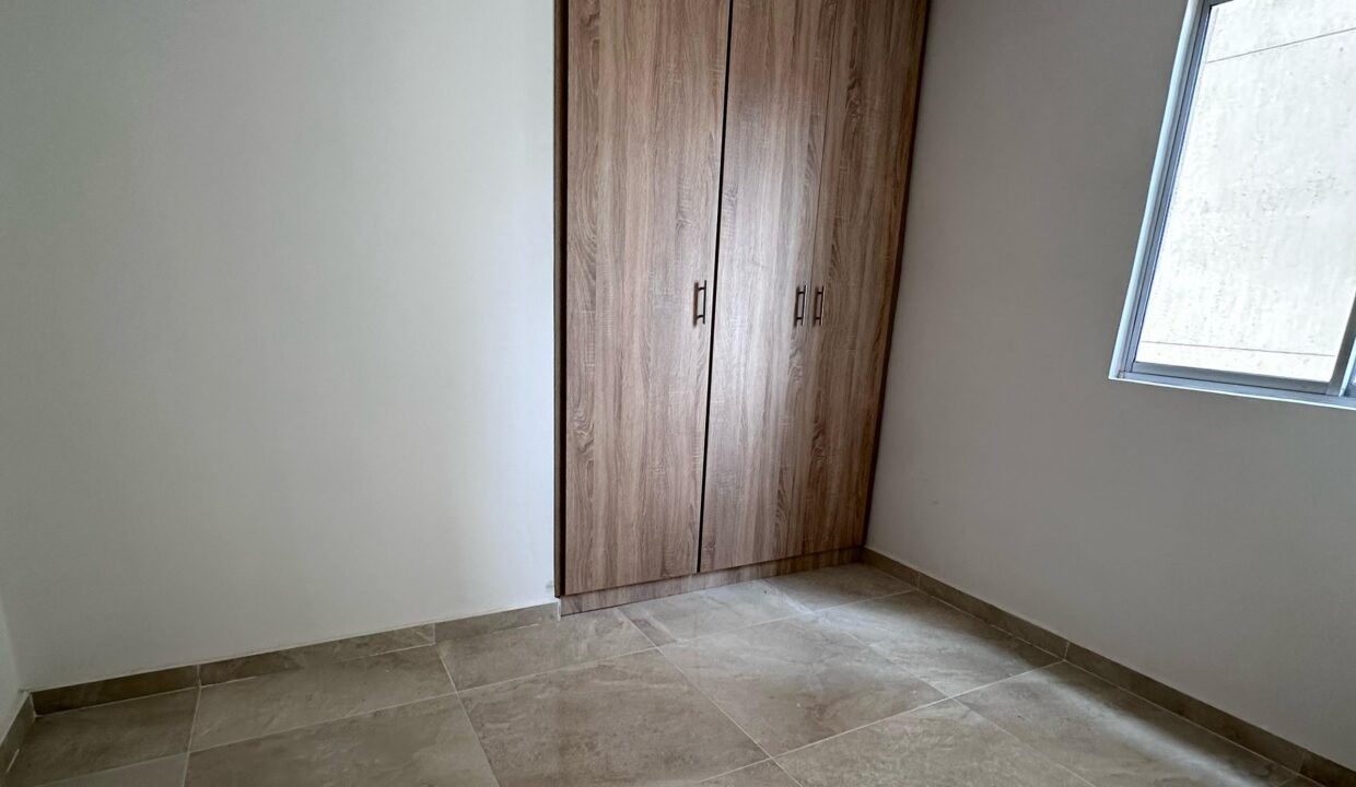 4055F8.jpg