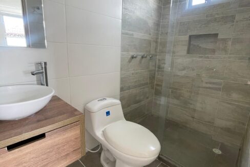4063F9.jpg