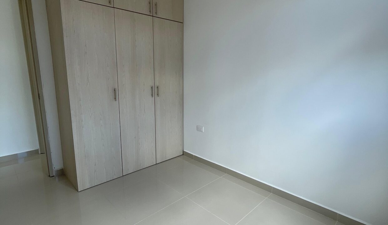 4069F8.jpg