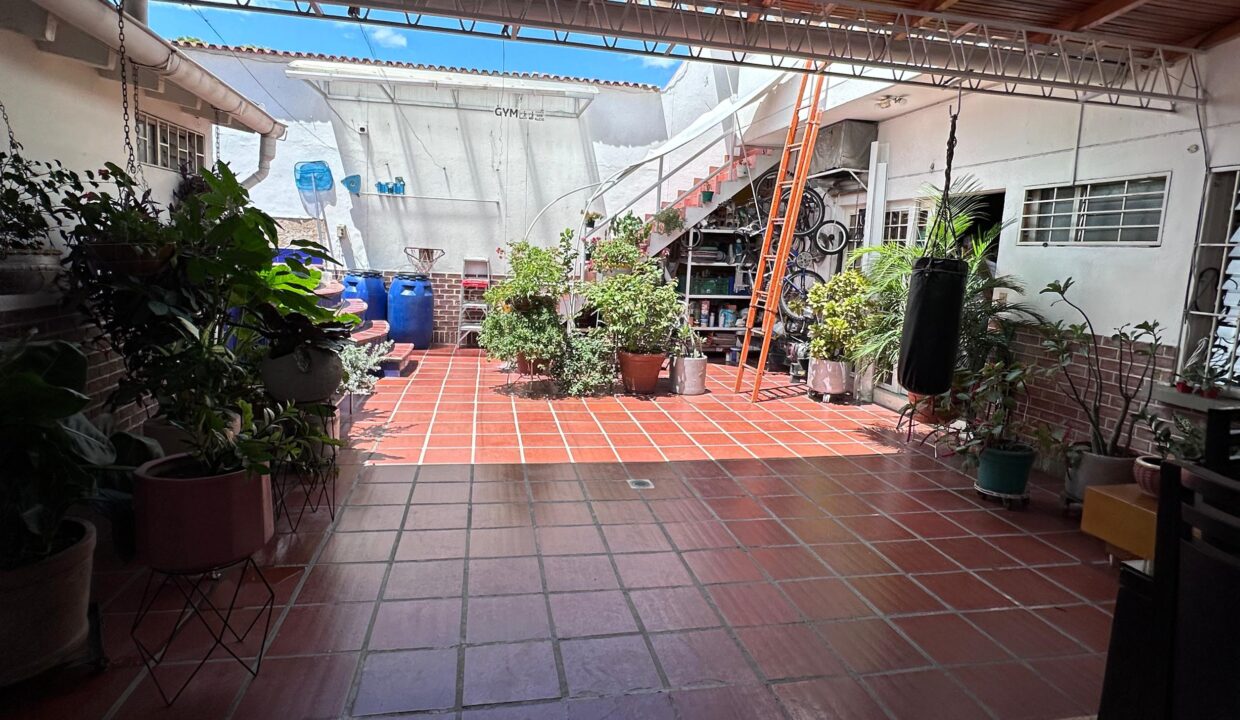 4073F4.jpg