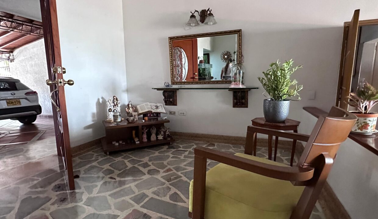 4073F6.jpg
