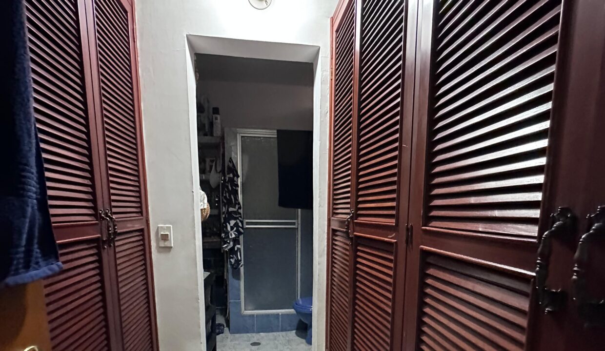 4073F8.jpg