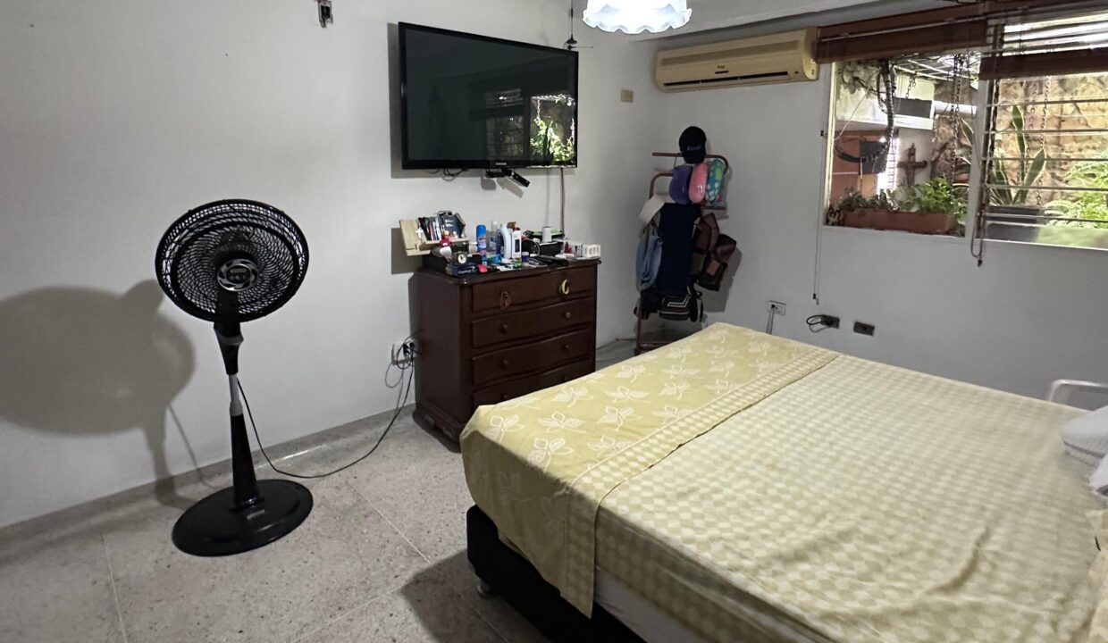 4073F9.jpg