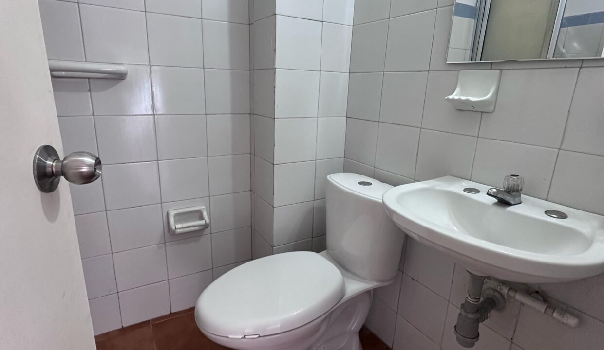 000028F6.jpg