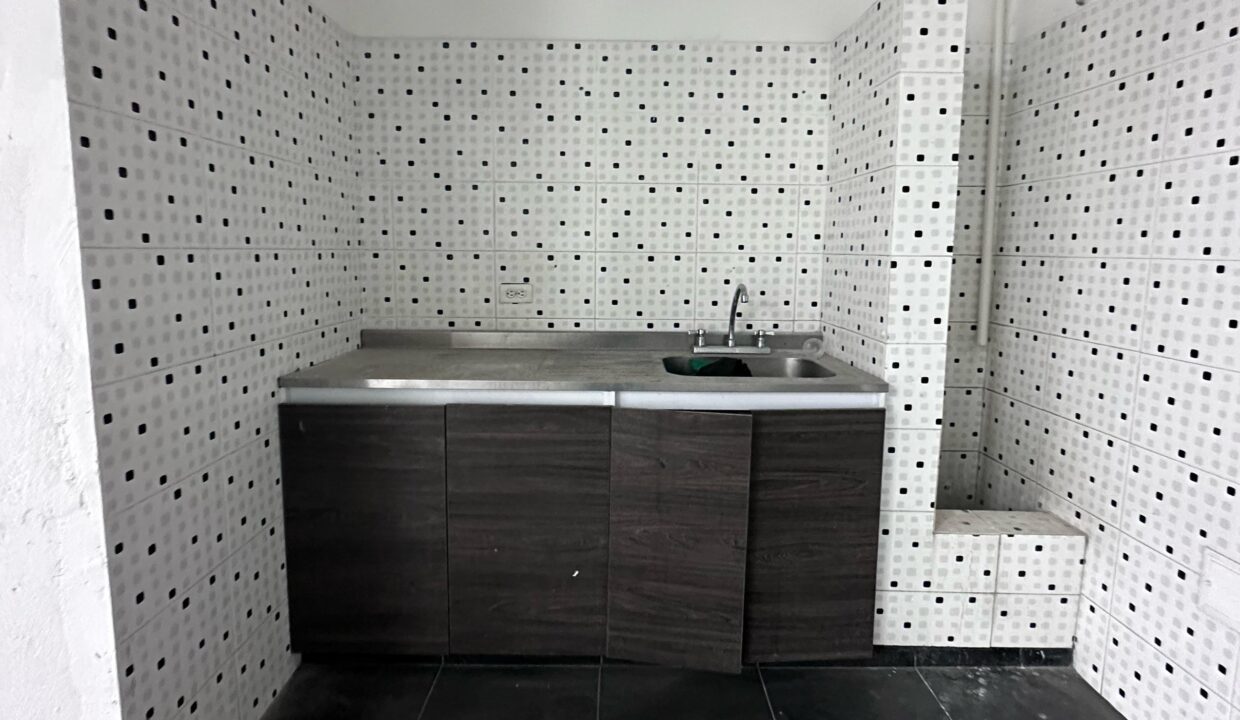002399F6.jpg