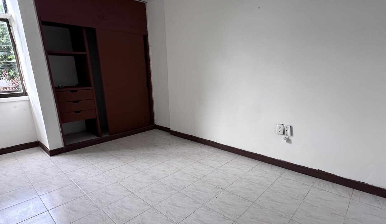 4074F7.jpg