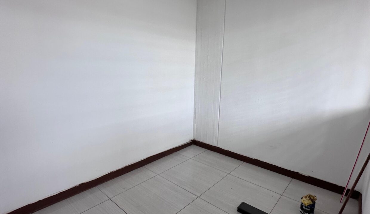 4074F8.jpg