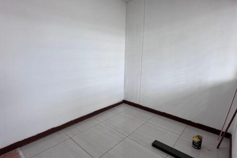 4074F8.jpg