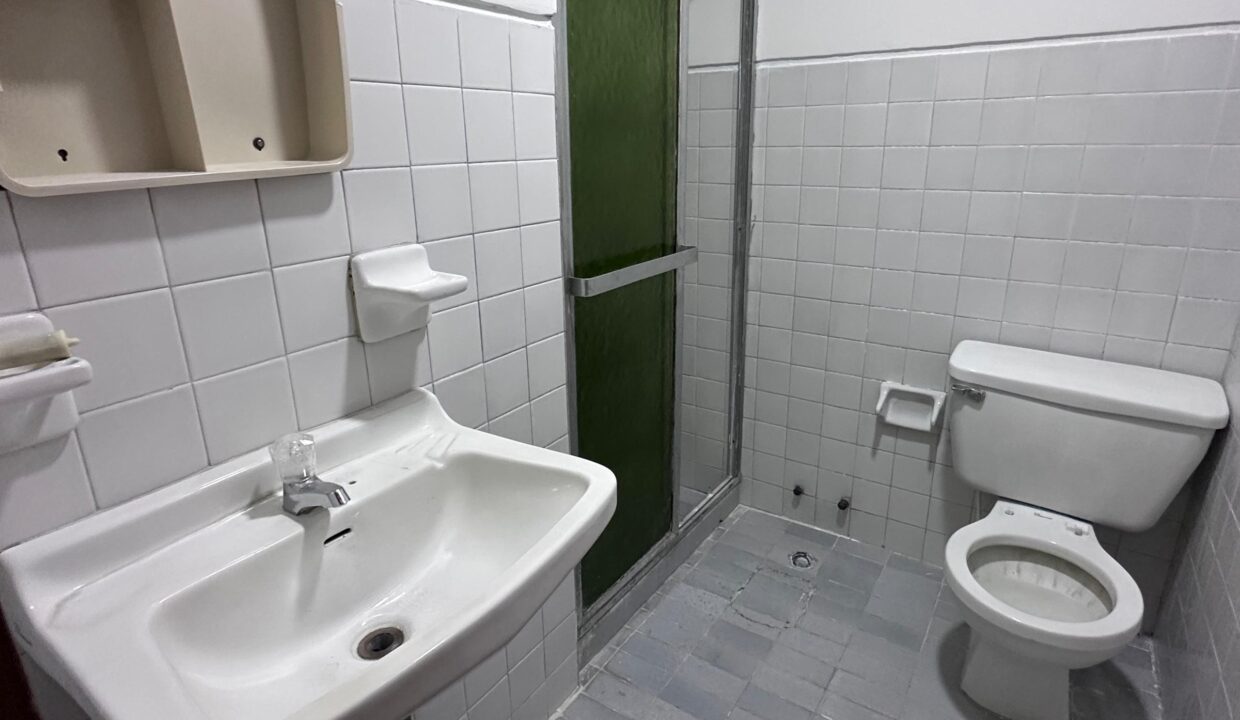 4074F9.jpg