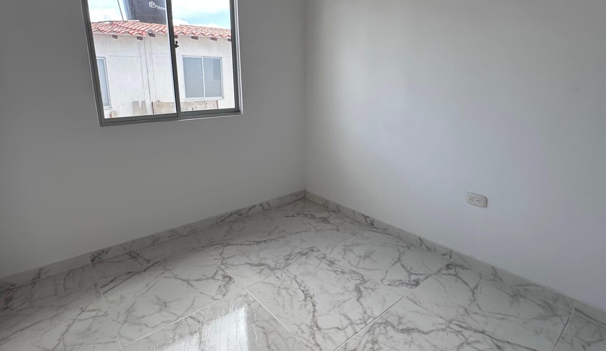4085F10.jpg