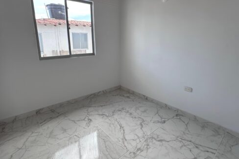 4085F10.jpg